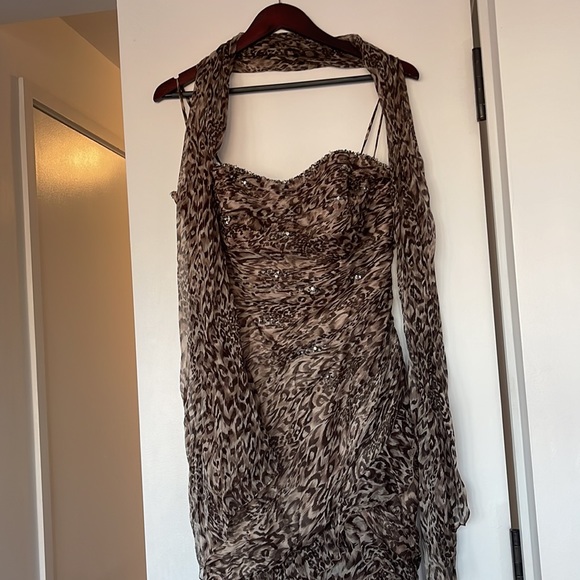 Gorgeous silk evening gown. - Picture 3 of 8